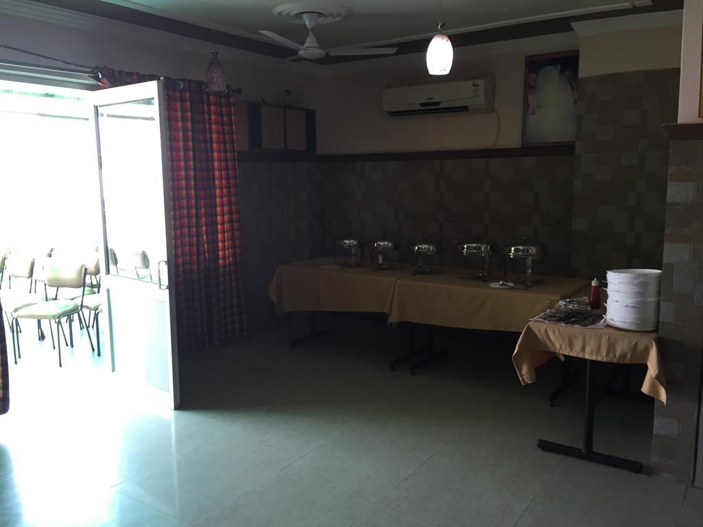 Hotel Swastik Джамму Екстер'єр фото